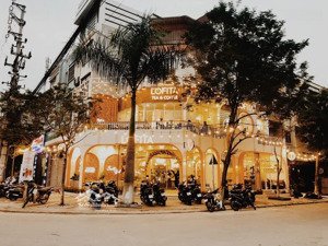 cho thuê nhà mặt phố nguyễn xuân khoát gần đsq hàn quốc,250m 3 tầng,mt 22m.kd mọi mô hình.giá tốt