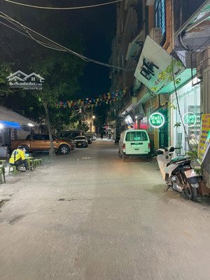 láng trung - lô góc ô tô tránh - ô tô vào nhà - mặt tiền quyền lực - đang cho thuê 30tr/tháng