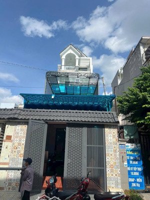 bán nhà 4,5mx23m. xây 3 lầu mặt tiền nhựa 12m. gần chợ hiệp thành (ht13)phường hiệp thành. q12