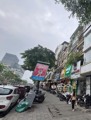 tòa văn phòng 5 tầng , kinh doanh , vỉa hè , 6m siêu đắc địa, dòng tiền khủng