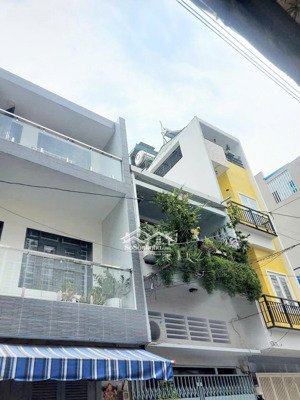 bán nhà mặt tiền 4 tầng, 180m2 dtsd, shr vuông vức xe hơi ngủ trong nhà, sát vĩnh hội, quận 4