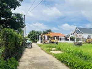 bán lô đất rẻ ngộp mt bê tông 200tr 1/ gò hưu gần chợ mỹ hạnh nam shr