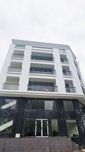 tòa nhà lê hiến mai 9mx21m , 6 tầng , 150tr/ tháng , mặt tiền dài 21m