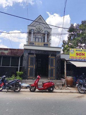 nhà giá: 5,8 tỷ, dt: 4*31m, 1 lầu, mặt tiền đường lê văn lương, giáp nhà bè