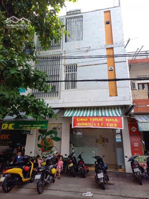 cho thuê nhà tt quy nhơn, sát ngã tư đ. trần hưng đạo và đ 31 tháng 3, gần siêu thị an phú thịnh