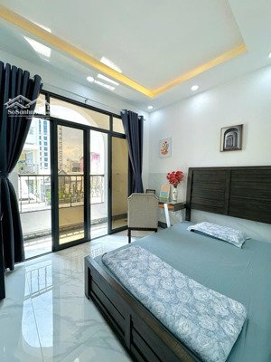 cho thuê phòng có balcony, nhà thang máy, gần 30m2