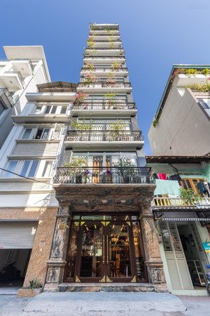 bán homestay khách sạn phố thương mại, trung tâm hạ long, view núi bài thơ. giá cực hời