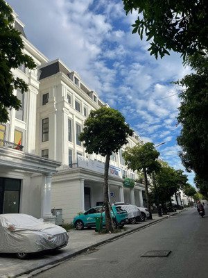 cần bán liền kề louis city hoàng mai, phân lô ô tô đổ cửa