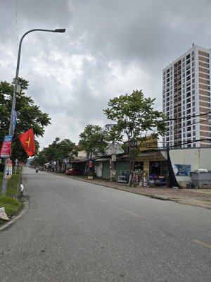 cần bán lô lô góc trục chính, sát chợ, đường trục chính làng khắc niệm 2, tp bắc ninh
