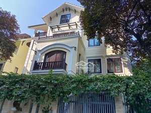 cho thuê biệt thự sang trọng hiện đại, kđt c37 bắc hà, nam từ liêm. dt 180m2 x 4t, mt 12m. giá 40tr