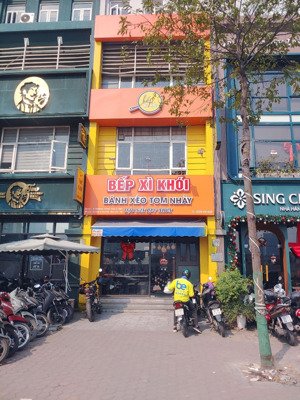 mặt bằng kinh doanh mặt phố nguyễn hoàng dt 85m2 x 5 tầng mt 5m. vị trí siêu đẹp. oke mọi mô hình