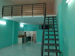nhà trọ rộng đủ 6 - 8người có gác, có tủ bếp gần siêu thị aeon