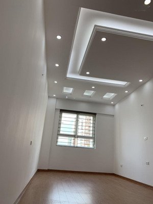 bán chung cư văn phòng bộ kế hoạch và đầu tư-quan hoa. 03pn, 102m2, 70 triệu/m2, căn góc 
