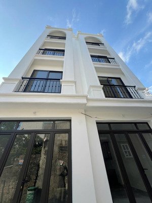 bán căn nhà lô góc. ôtô đỗ cửa tại phụng châu - chương mỹ, gần đh tdtt, ql6. 32m2*4t. giá : 3.25 tỷ