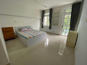 giá 4,9tr - xô viết nghệ tĩnh, bình thạnh, gần hutech - 50m2 - 1 phòng ngủ, ban công, phòng thay đồ