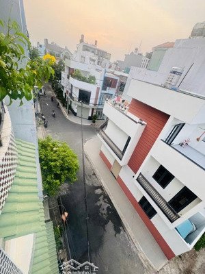 căn góc, khu phân lô, không lộ giới. 4 tầng, dân trí, an ninh.