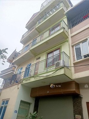 nhà dân tự xây kiên cố cách ngã tư canh, đường 70 khoảng 500m , ngay quận nam từ liêm, ô tô đỗ gần