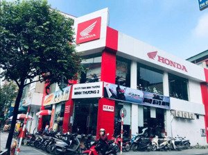 cho thuê nhà mặt phố hồ tùng mậu, diện tích là 200m2 được thiết kế 7 tầng với lô góc 3 mặt thoáng