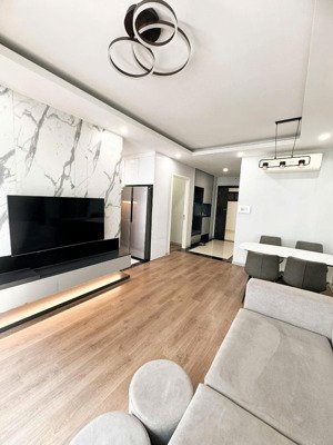 gia đình mình cần bán ch 2pn tòa c imperia sky garden - 75m2 - view nhạc nước - 6.2 tỷ bp