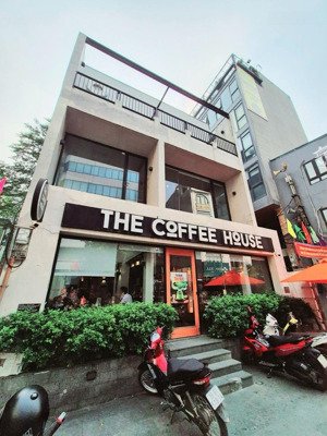hót! bán nhà mp nguyễn khang , dt 120m x5t mt 6m , giá 50 tỷ, kinh doanh , vỉa hè rộng,siêu đẹp