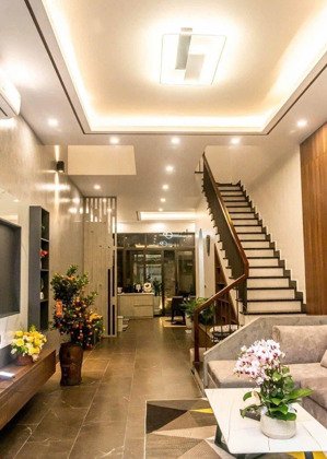 hơn 7 tỷ -s32mx 6 tầng -siêu phẩm gần lò đúc hàn thuyên nhà phân lô, ngõ nông, ba gác tránh