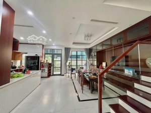 song lập 200m2, thang máy, nội thất nhập khẩu. vị trí đẹp, đẳng cấp