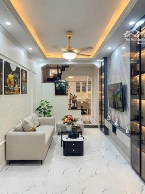 bán nhà 36m2x4 tầng ngõ 89 phạm văn đồng, mai dịch, 4 ngủ, gần ôtô. 7.4 tỷ