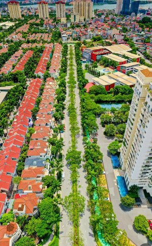 bán biệt thự dãy c ciputra - mặt đường đôi 30m - view trường học, e4 - 200m2 giá: 80 tỷ cần bán gấp
