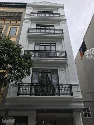 cho thuê nhà ngõ 125 trung kính to 50m x 5 tầng đường ô tô tải đỗ làm vp,kinh doanh,ở giá chỉ 20tr