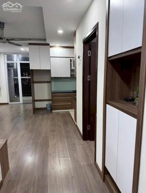 Cho thuê chung cư A10 Nam Trung Yên, 61m, 2 phòng ngủ, đồ cơ bản