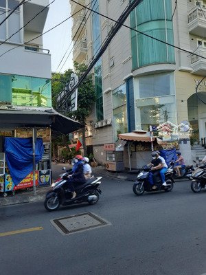 bán nhà đường ô tô hoàng diệu, p9, q4, 5m x 12m, 60m2, 5 lầu, chỉ 13,8 tỷ!