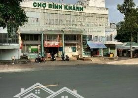bán nhanh 2 lô đất liền kề hàng hiếm gần chợ bình khánh - chỉ 255 triệu/m2 còn thương lượng - shr