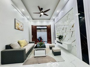 nhà mới văn hội, dt 30m2, 5t, mt 3,3m, giá chào hơn 5 tỷ, có thương lượng, đủ công năng, ô tô 50m