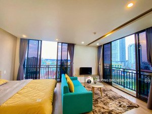 căn hộ có 2 ban công cực thoáng mát, view đẹp tầng cao gần cầu rồng 8tr/tháng