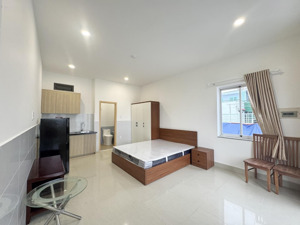 chính chủ khai trương full nt bancol thoáng ngay ngã tư phú nhuận khu phan xích long cách đh uef 5p
