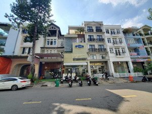 bán nhà phố hưng gia - phú mỹ hưng. giá siêu hot - 32.5 tỷ đồng