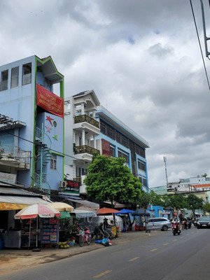 40m2, tách bếp - lầu 1 - mặt tiền đường âu dương lân, p3, q8 - sát q1