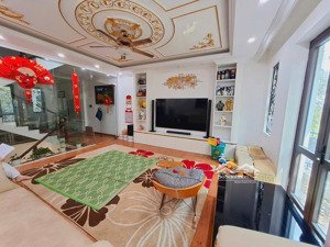 2 mặt phố phân lô vỉa hè -- nội thất cả tỷ -- dân xây cực chất -- cạnh chợ văn la -- kđt văn phú