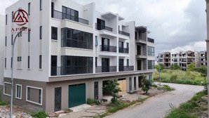 duy nhất căn nhà liền kề giá hơn 2 tỷ. cả đất và nhà. diện tích 75m