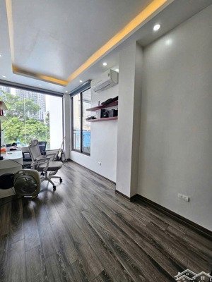 nhỉnh 4 tỷ, nhà đẹp gấn phố lò đúc - nhà dân xây - 20m ra mặt phố. vị trí nhà đẹp, ngõ nông rộng