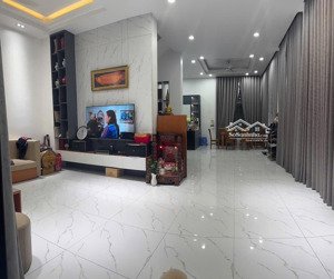 biệt thự 183,6 m2, trệt 2 lầu vip đường lớn bờ sông, tây nam
