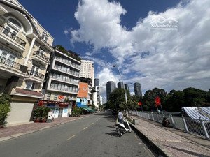 chính chủ gấp bán nhà cũ mtkd nguyễn ngọc phương bình thạnh sát vách quận 1 tiện xây mới 17.8 tỉ tl