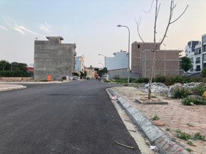 bán lô đất góc ngã tư đất tái định cư cây đa ngô quyền . diện tích 63m ngang 4.5m hướng đông nam