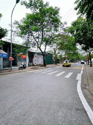 bán gấp nhà mặt phố 216 cổ linh, 23,5 tỷ, 97m2, mặt tiền gần 6m. đối diện aeon mall long biên