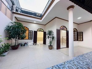 nhà đẹp diện tích lớn 150m ngang 10m hiếm có trung tâm tp dĩ an cách tphcm 5km