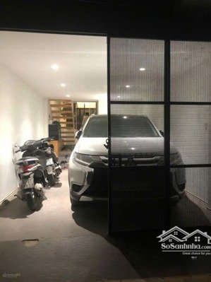 cho thuê nhà 5 tầng phố cổ linh, ô tô vào nhà, full nt, cho gd hoặc văn phòng thuê lâu dài