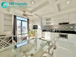 trống sẳn 1 phòng ngủ ban công - view lamdmark - có hồ bơi - đỗ được oto
