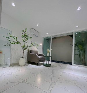 trống sẵn căn hộ full nội thất - tone màu sang trọng - nhiều ánh sáng - ngay trung tâm quận 2