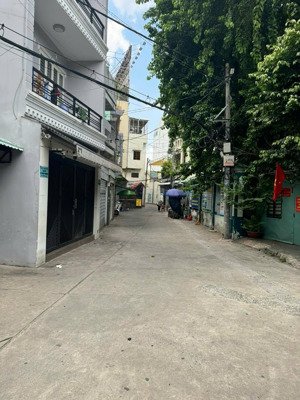 xe hơi vào tận nhà - cách mt 100m - dt lớn:4,5x20,5 - kc: 5 tầng - giá chỉ 12 tỷ