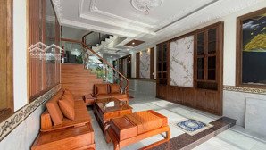 chốt nhanh căn duy nhất nhà mới đẹp 4 tầng trung tâm linh chiểu ngay vincom giá tốt nhất khu